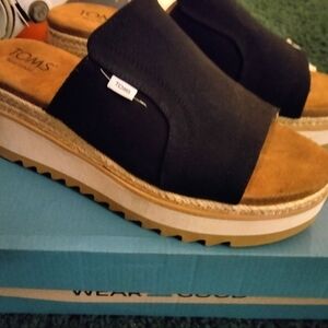 TOMS Black N Tan Canvas Platform Sandals ,Size 8